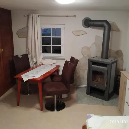 Kleines Gartenhaus Am Mahler Dağ evi *