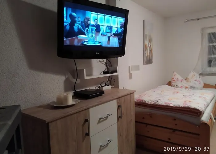 Kleines Gartenhaus Am Mahler شاليه Großschirma